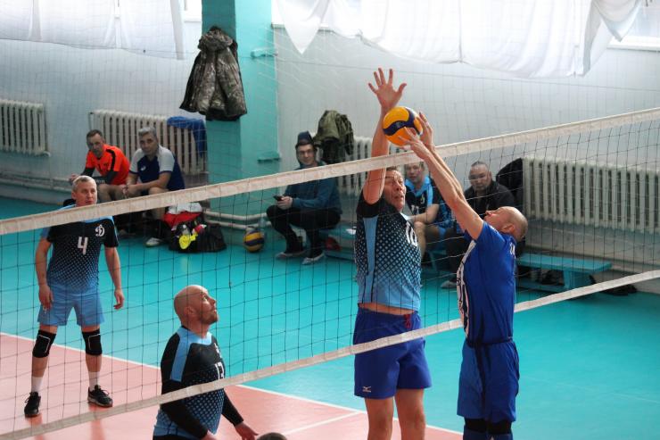 Ветераны иркутского «Динамо» выявили сильнейших на соревнованиях по волейболу