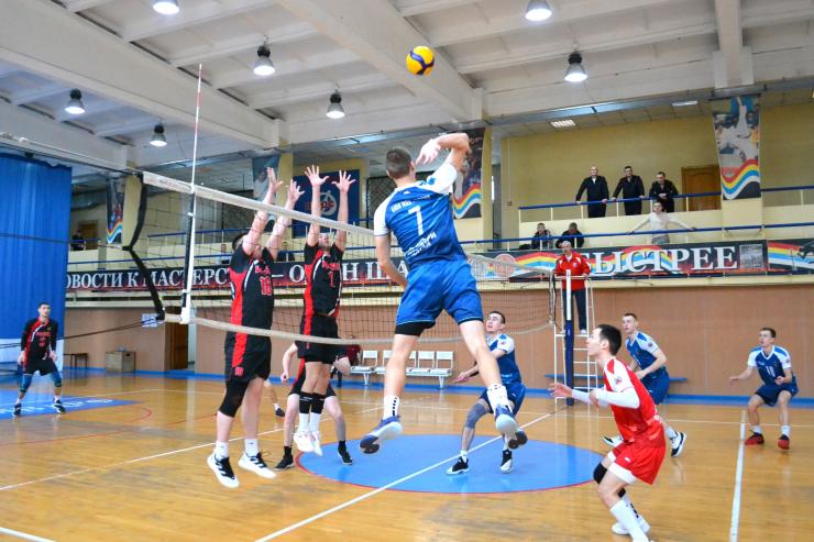 В Барнауле состоялся динамовский турнир по волейболу