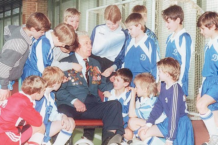 Хроника «Динамо». «Владимир Савдунин. Бесстрашно атаковал, умело оборонялся»   