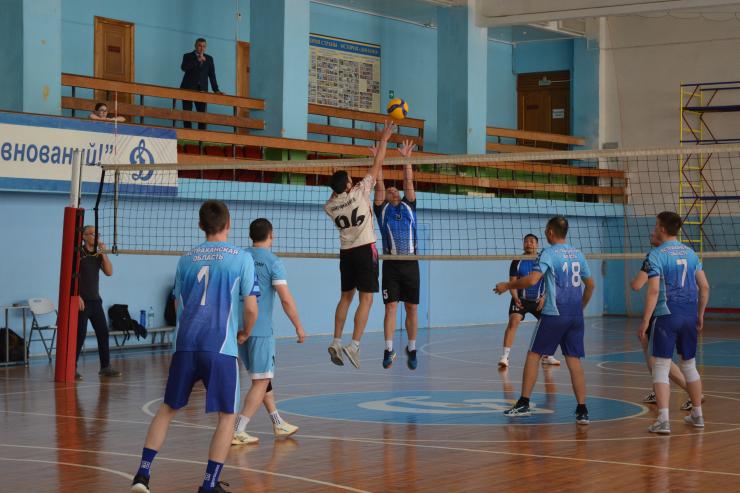 В Астрахани прошел чемпионат по волейболу среди динамовских команд 