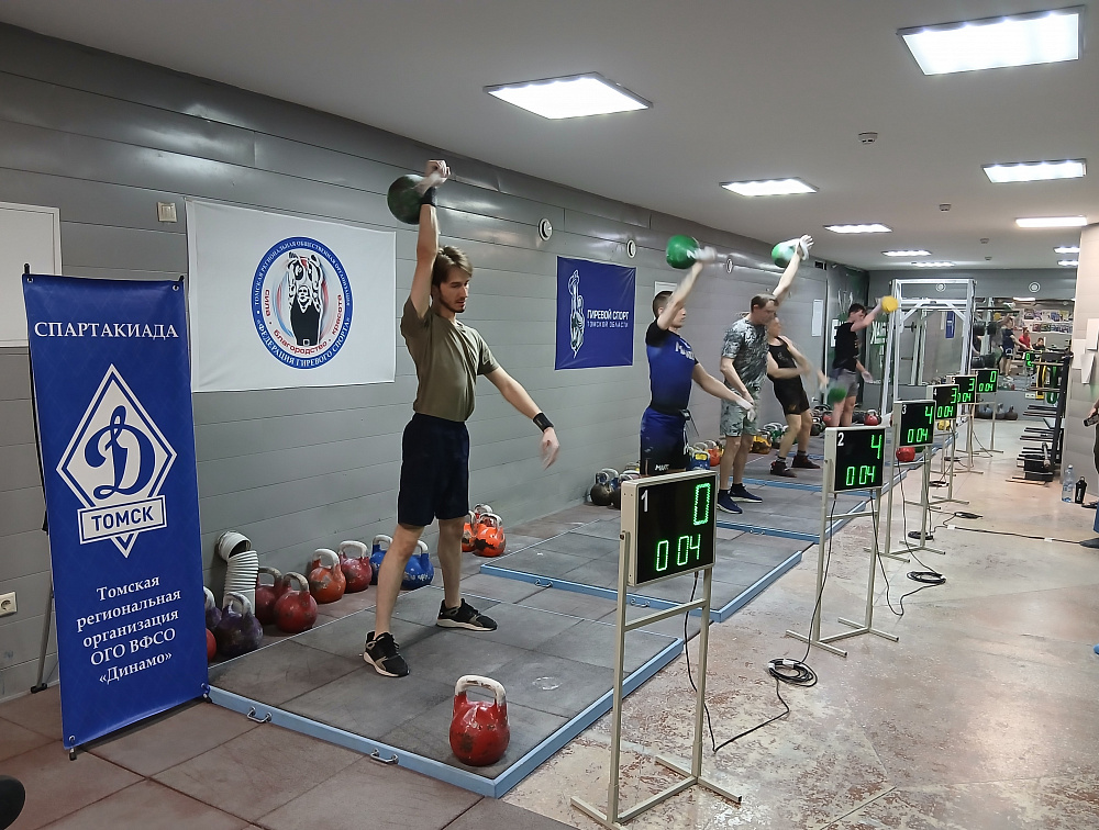 Прошли соревнования по гиревому спорту Томской региональной организации «Динамо»