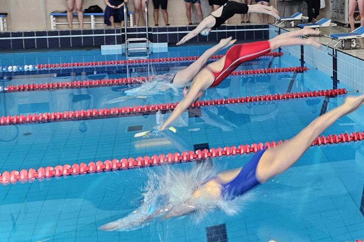 Состоялись соревнования по плаванию в честь 101-й годовщины образования красноярского «Динамо»