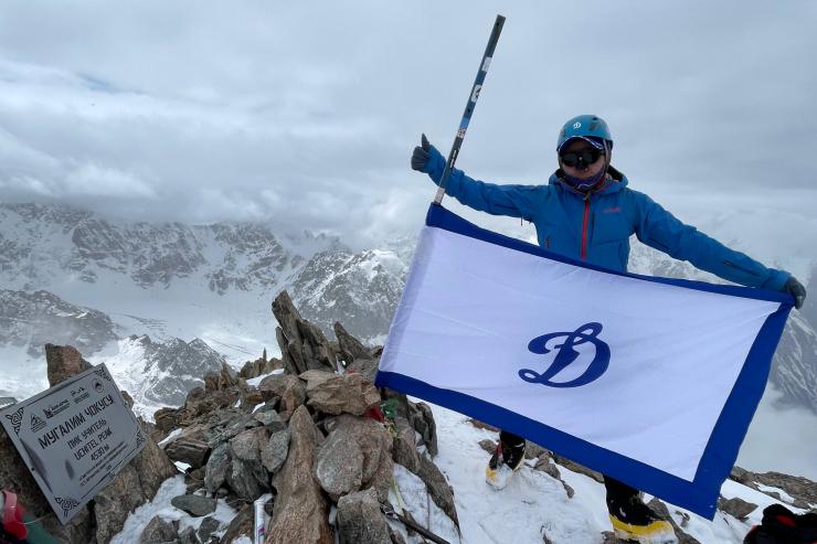 Бурятия. Флаг «Динамо» развернули на высоте 4530 метров