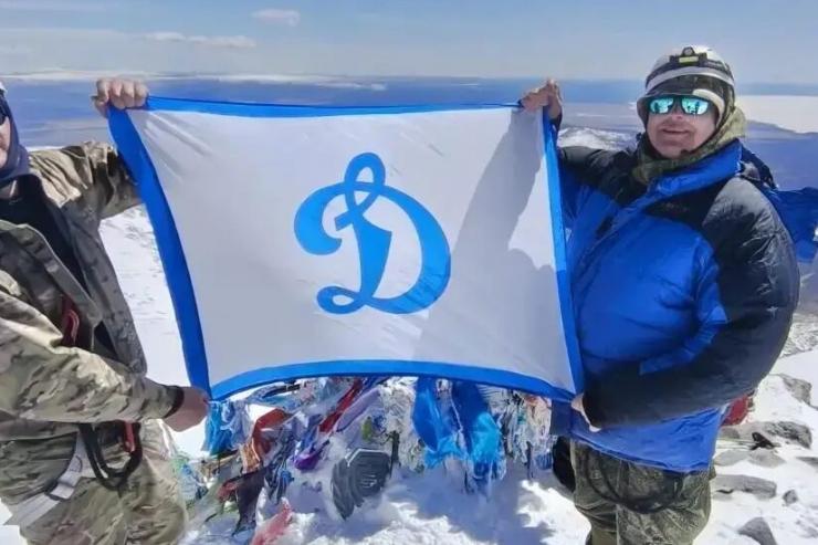 Забайкальские динамовцы совершили восхождение на гору Мунку-Сардык