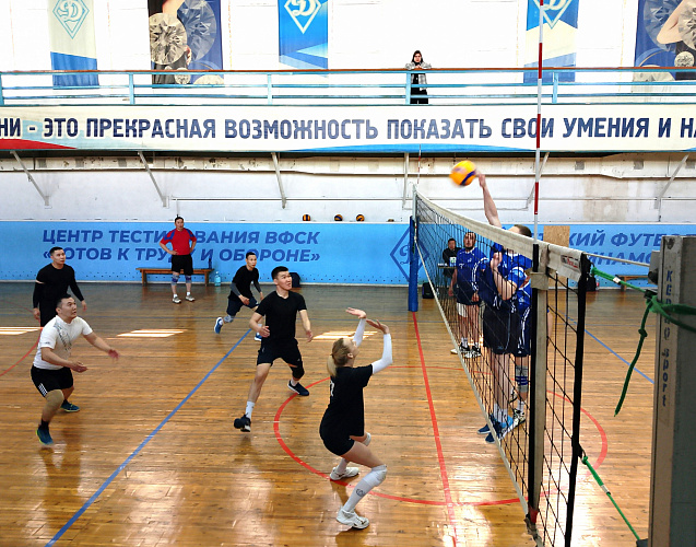 Динамовцы Якутии разыграли переходящий кубок по волейболу