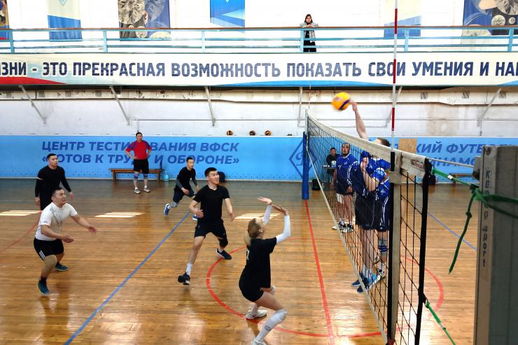 Динамовцы Якутии разыграли переходящий кубок по волейболу