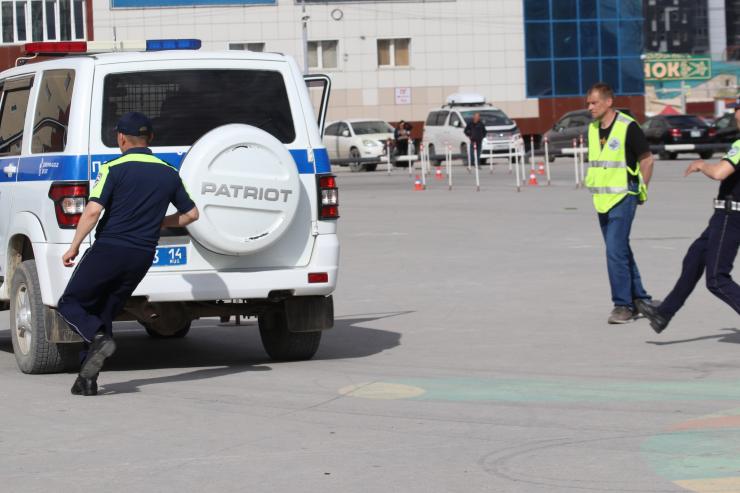 В Якутске прошел динамовский чемпионат по служебному автомногоборью 