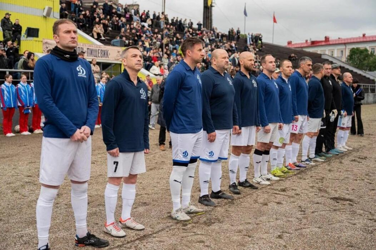 В Мурманске футболисты «Динамо» сыграли в ретро-матче 