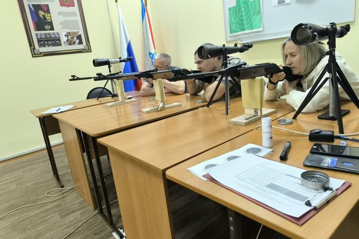 Красноярск. В стрелковом тире «Динамо» прошел XIV турнир по стрельбе из пневматической винтовки среди ветеранов