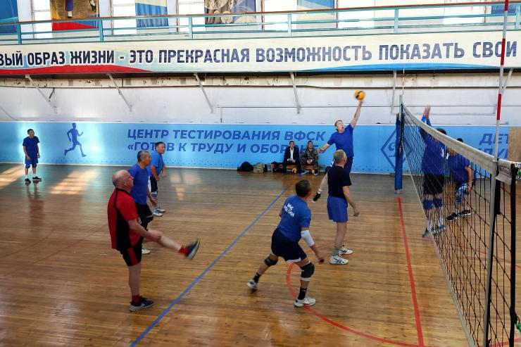 Ветераны «Динамо» из Якутска сразились на чемпионате по волейболу