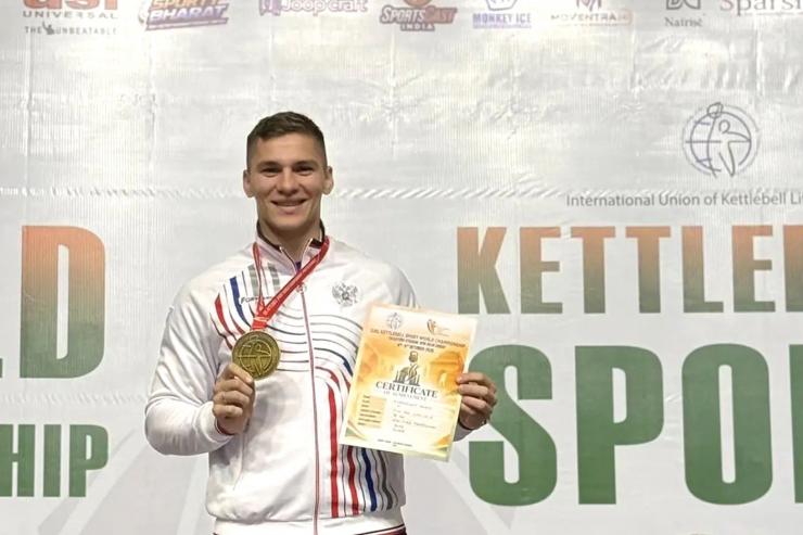 Дмитрий Черкашин – восьмикратный чемпион мира по гиревому спорту