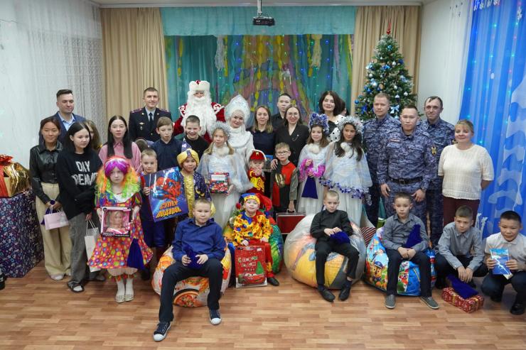 В Нарьян-Маре динамовцы Росгвардии исполнили новогоднее желание сироты