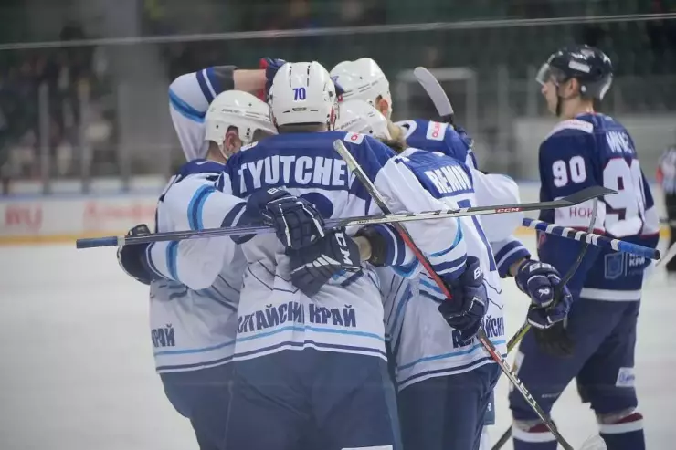 Хоккеисты «Динано-Алтай» выиграли у красноярского «Сокола» в чемпионате ВХЛ