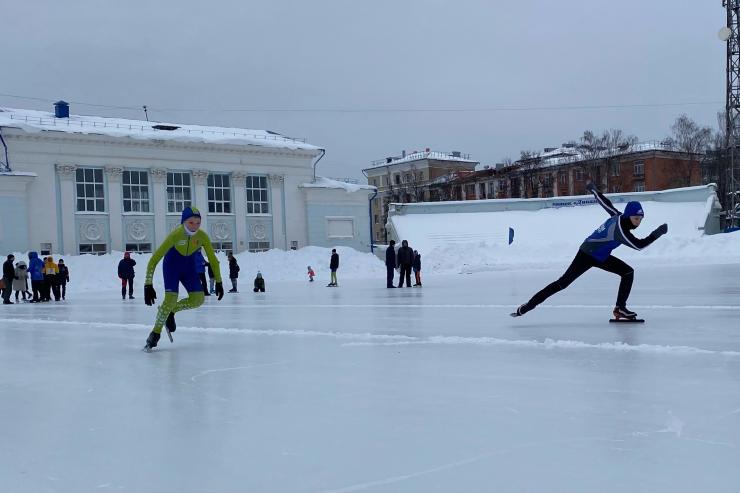 В Кирове состоялись динамовские соревнования по скоростному бегу на коньках